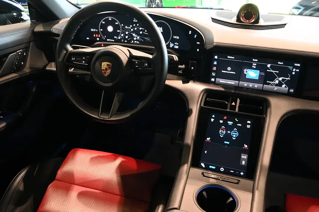 Porsche Taycan 4 Sport Chrono Cross Turismo - Thumbnail 9