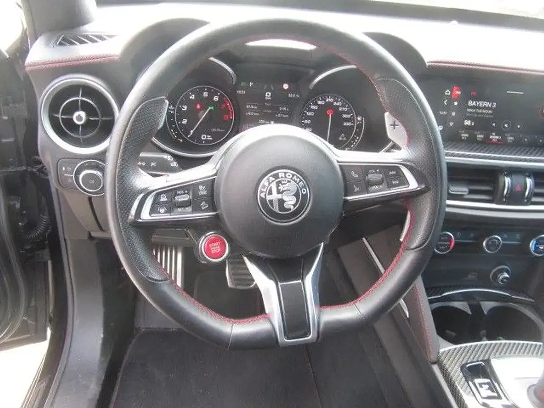 Alfa Romeo Stelvio Q4 Quadrifoglio - Thumbnail 10
