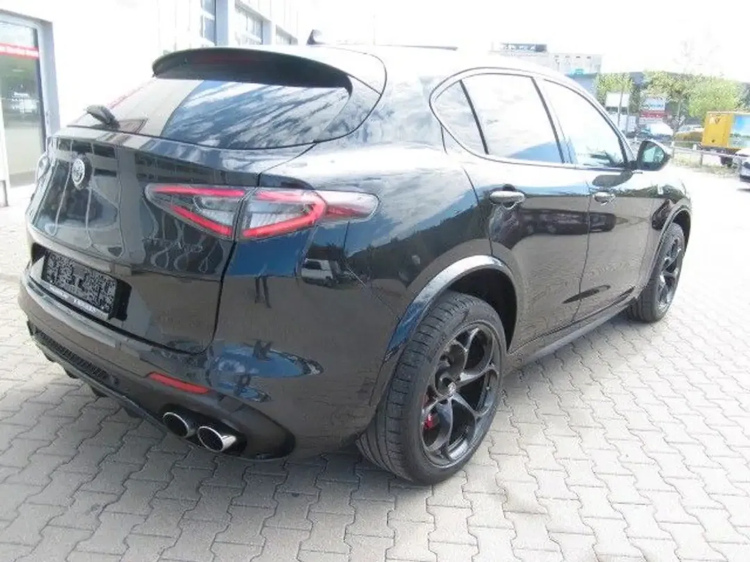 Alfa Romeo Stelvio Q4 Quadrifoglio - Thumbnail 7