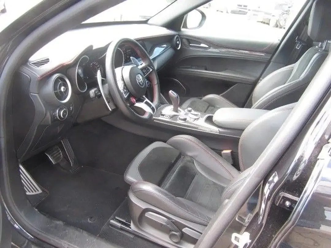 Alfa Romeo Stelvio Q4 Quadrifoglio - Thumbnail 9