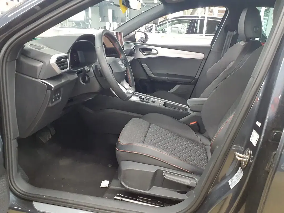 SEAT Leon 1.5 eTSI DSG FR - Thumbnail 3