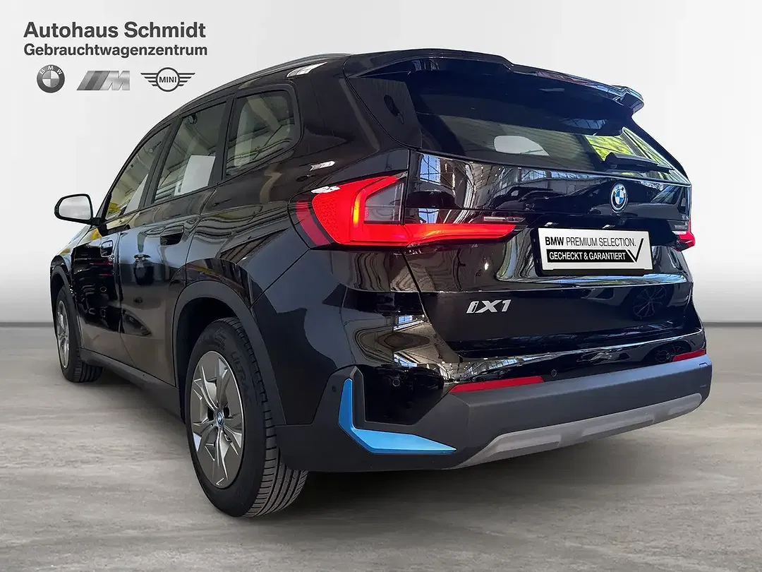 BMW iX1 xDrive - Thumbnail 3