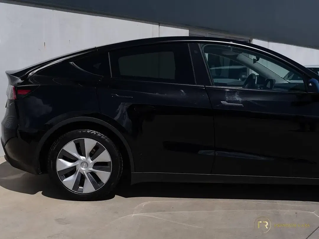 Tesla Model Y RWD Standard Range - Thumbnail 11