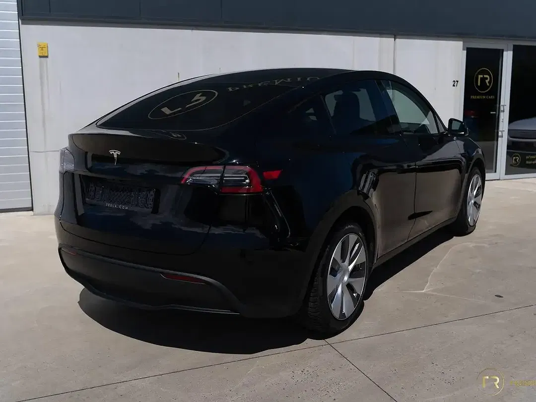 Tesla Model Y RWD Standard Range - Thumbnail 12