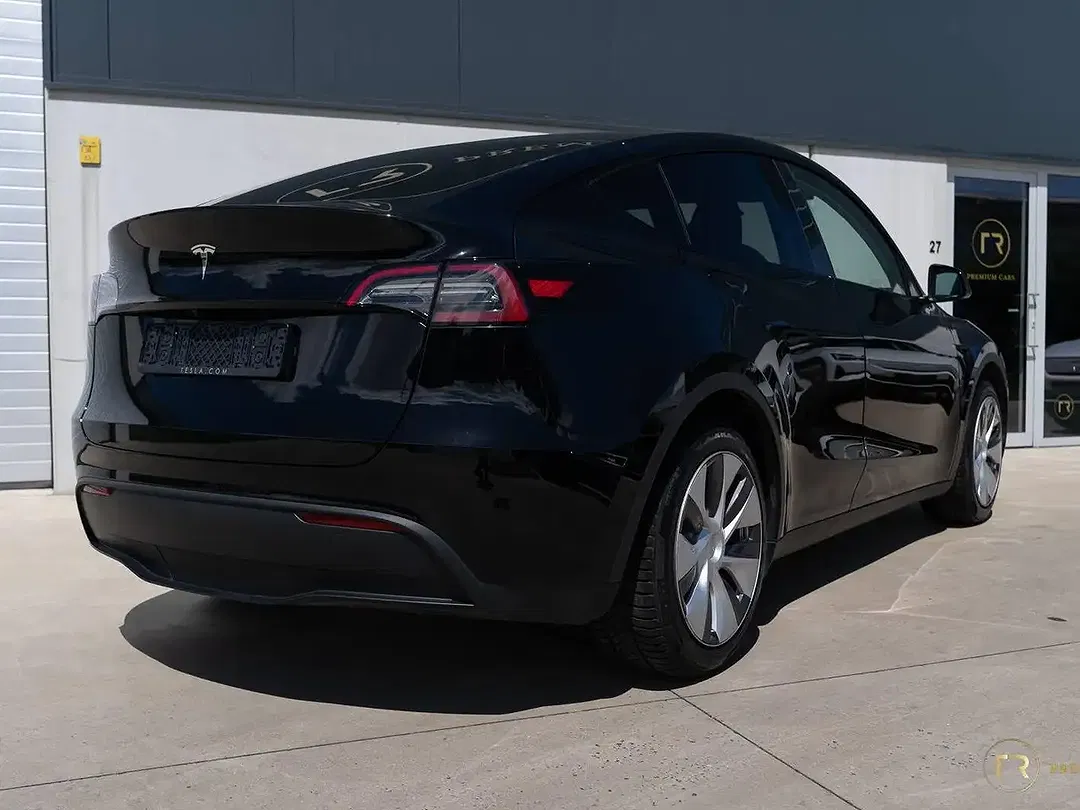 Tesla Model Y RWD Standard Range - Thumbnail 13
