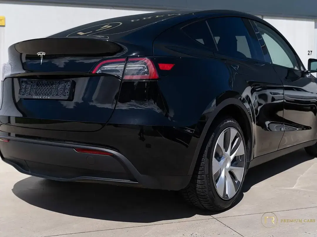 Tesla Model Y RWD Standard Range - Thumbnail 14
