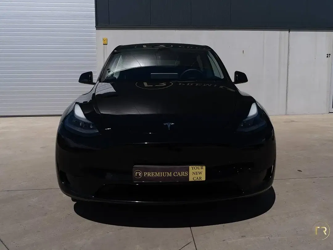 Tesla Model Y RWD Standard Range - Thumbnail 4