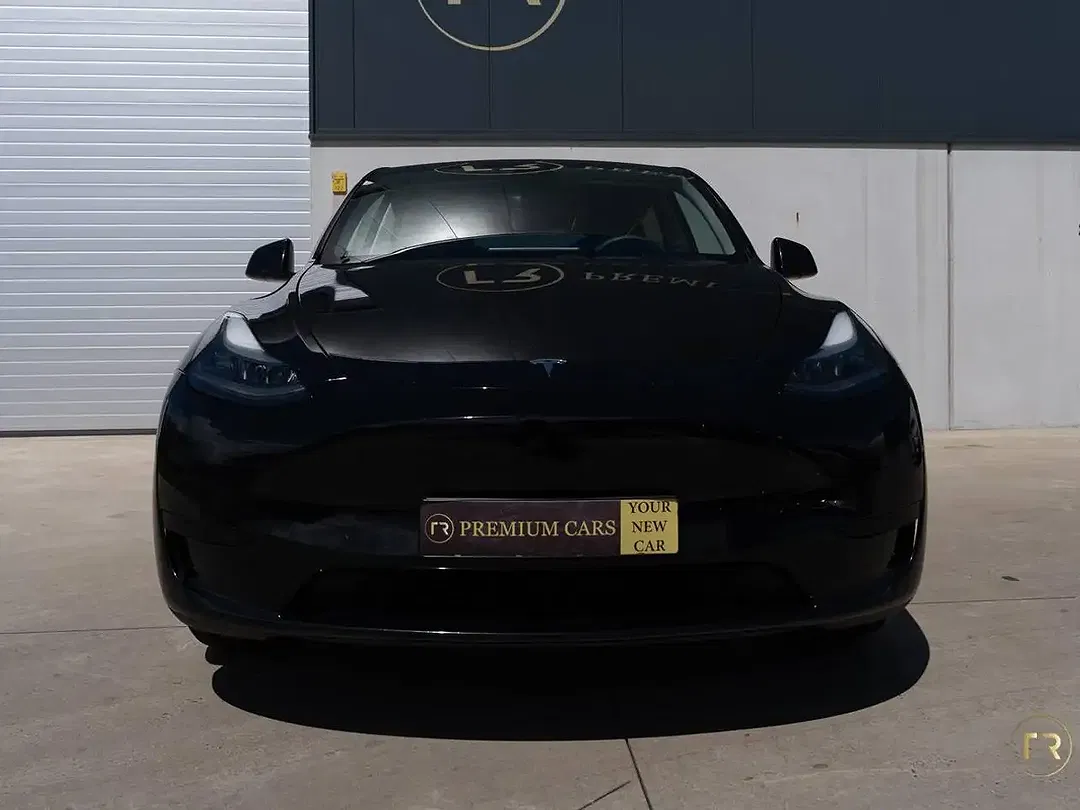 Tesla Model Y RWD Standard Range - Thumbnail 5
