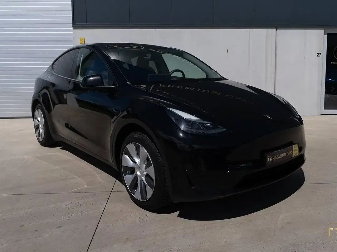 Tesla Model Y RWD Standard Range - Thumbnail 6