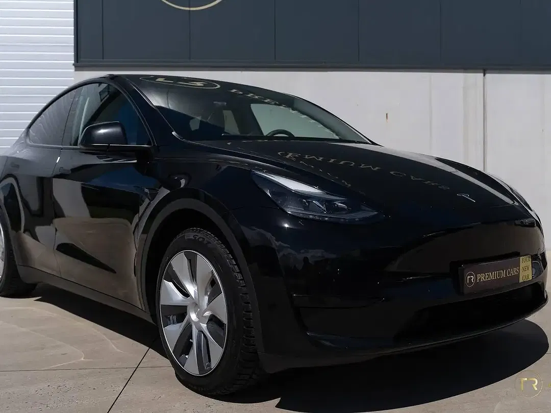 Tesla Model Y RWD Standard Range - Thumbnail 8