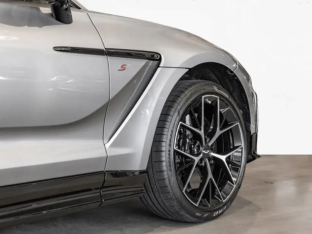 Aston Martin DBX S - Thumbnail 10