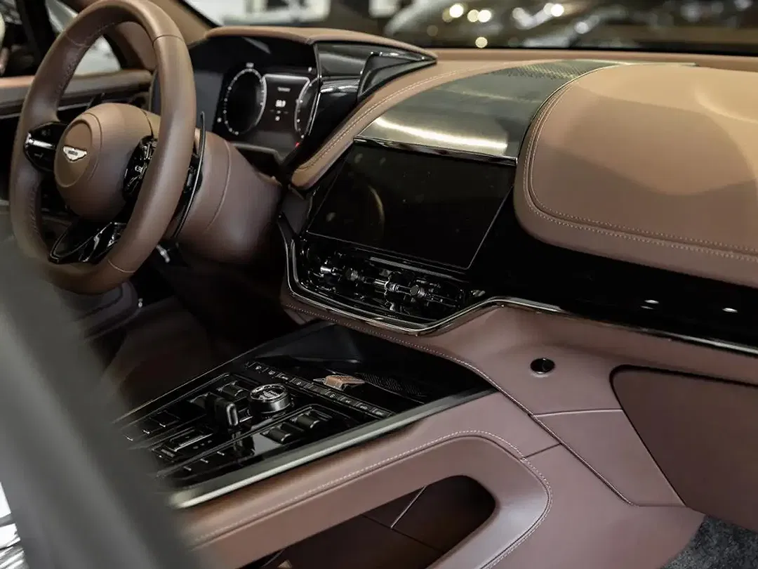 Aston Martin DBX S - Thumbnail 11