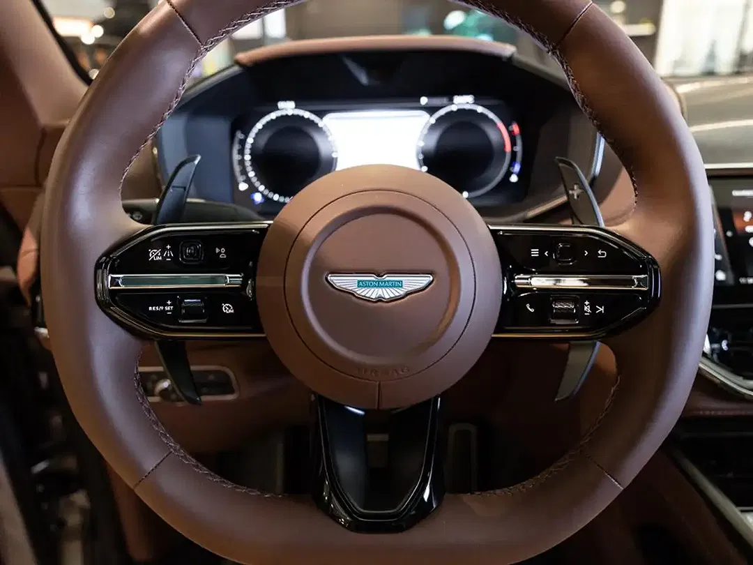Aston Martin DBX S - Thumbnail 12