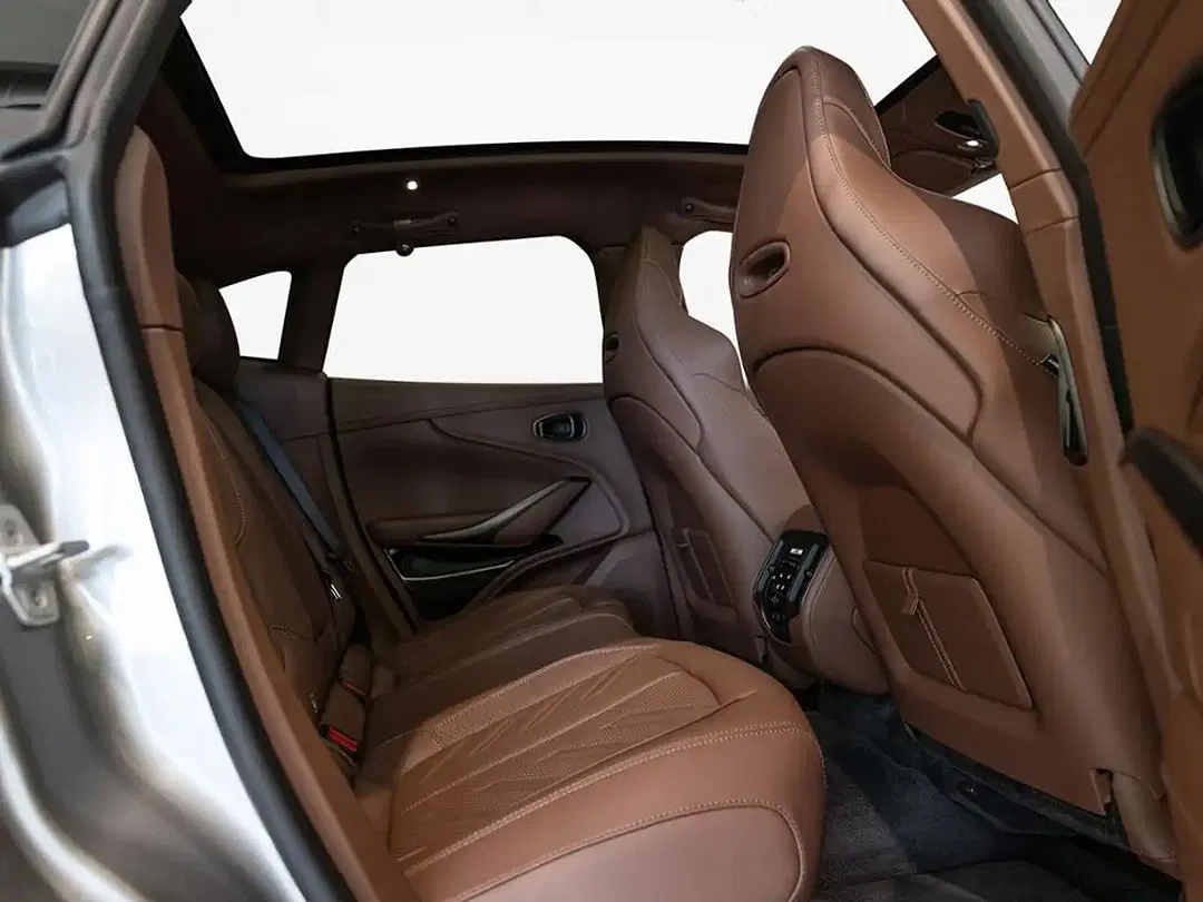 Aston Martin DBX S - foto 15