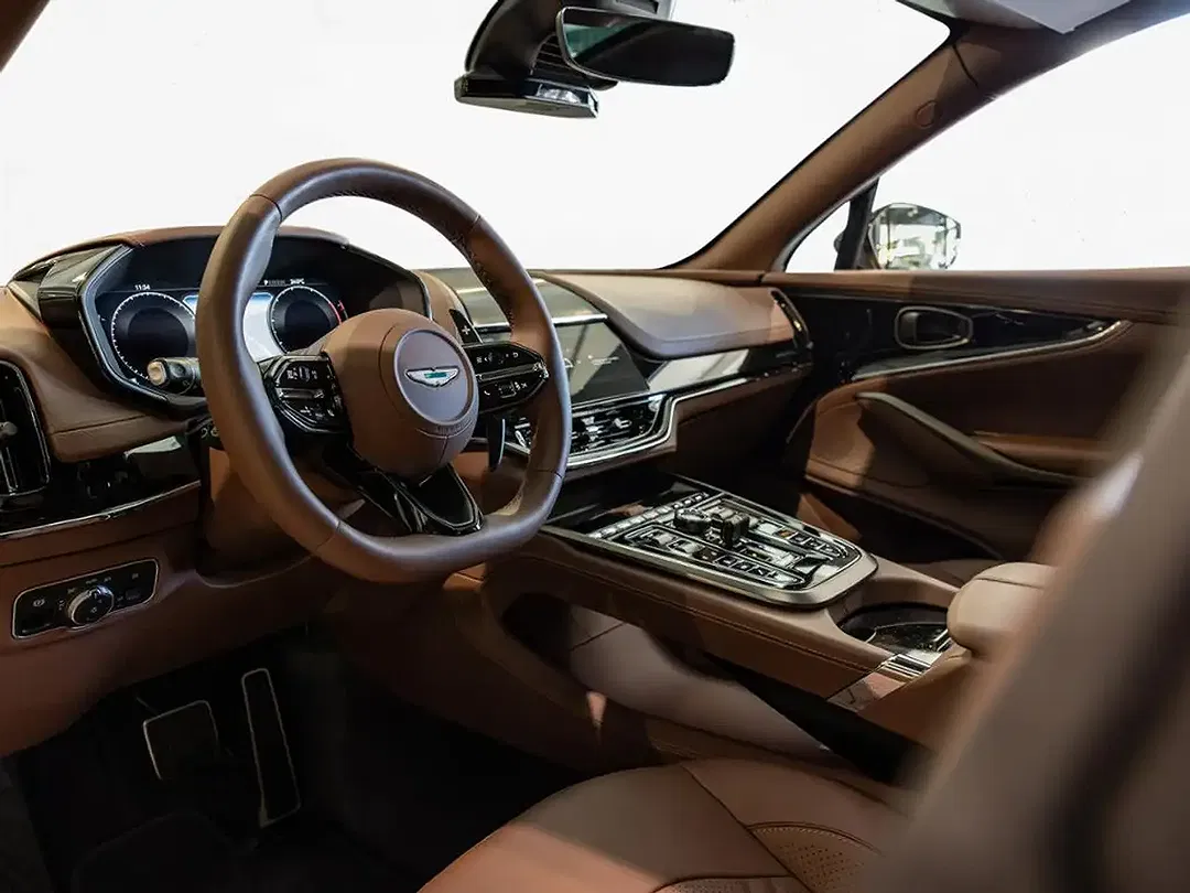Aston Martin DBX S - Thumbnail 4