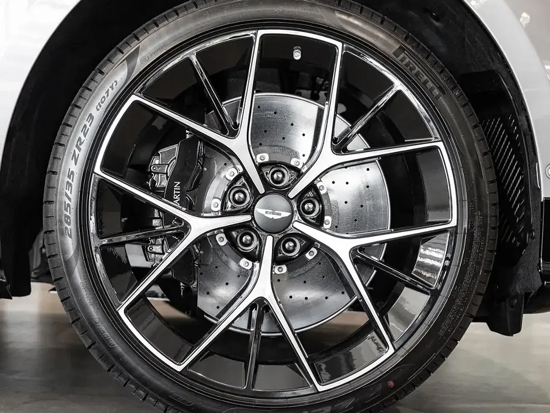 Aston Martin DBX S - Thumbnail 5