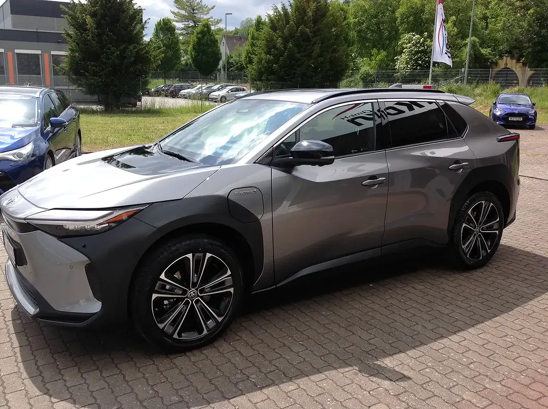 Toyota bZ4X - Thumbnail 4