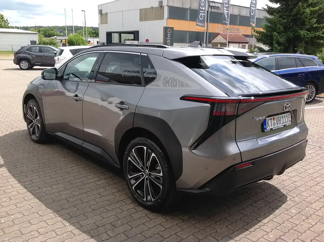 Toyota bZ4X - Thumbnail 5