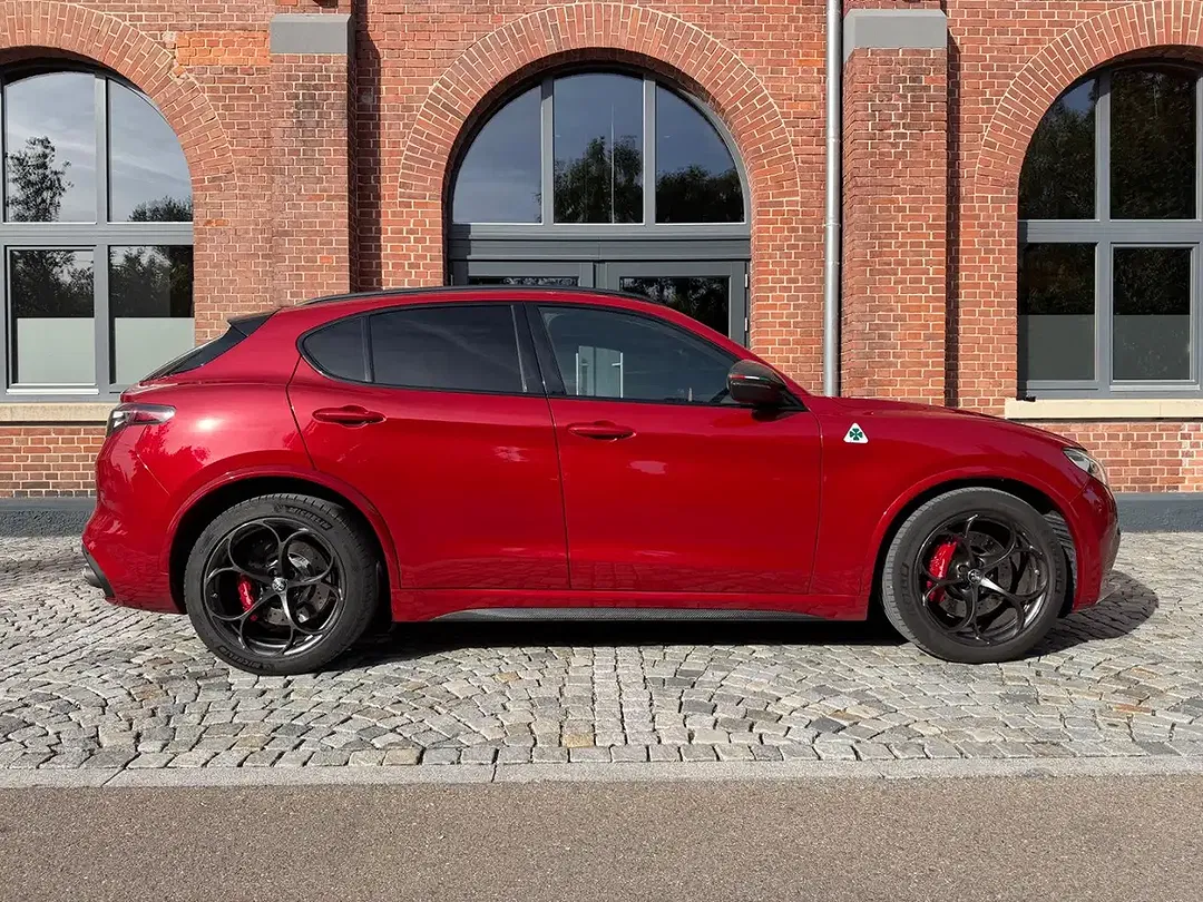 Alfa Romeo Stelvio Q4 Quadrifoglio - foto 2