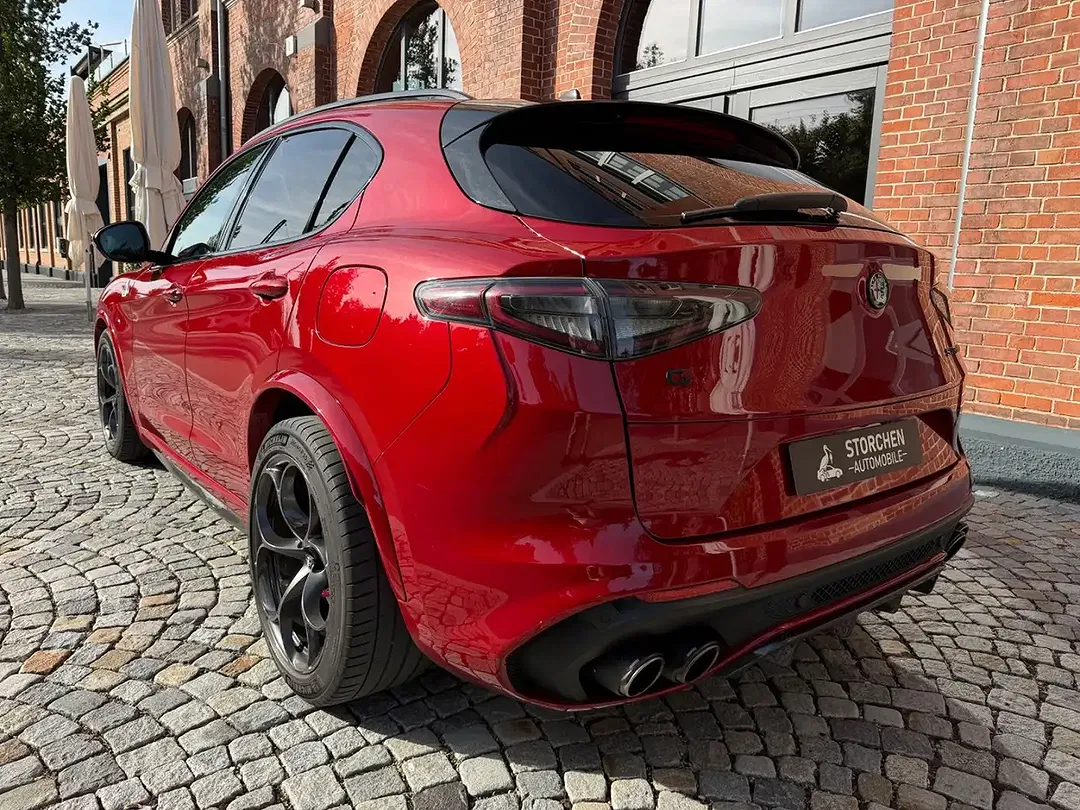 Alfa Romeo Stelvio Q4 Quadrifoglio - Thumbnail 4