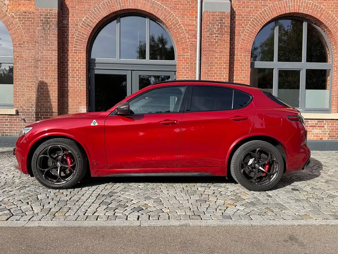 Alfa Romeo Stelvio Q4 Quadrifoglio - Thumbnail 5