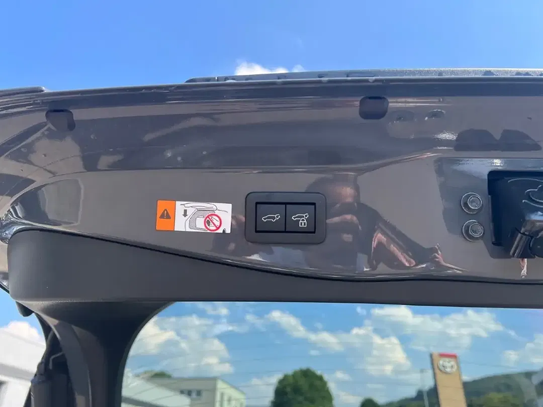 Toyota C-HR Hybrid Teamplayer - Thumbnail 11