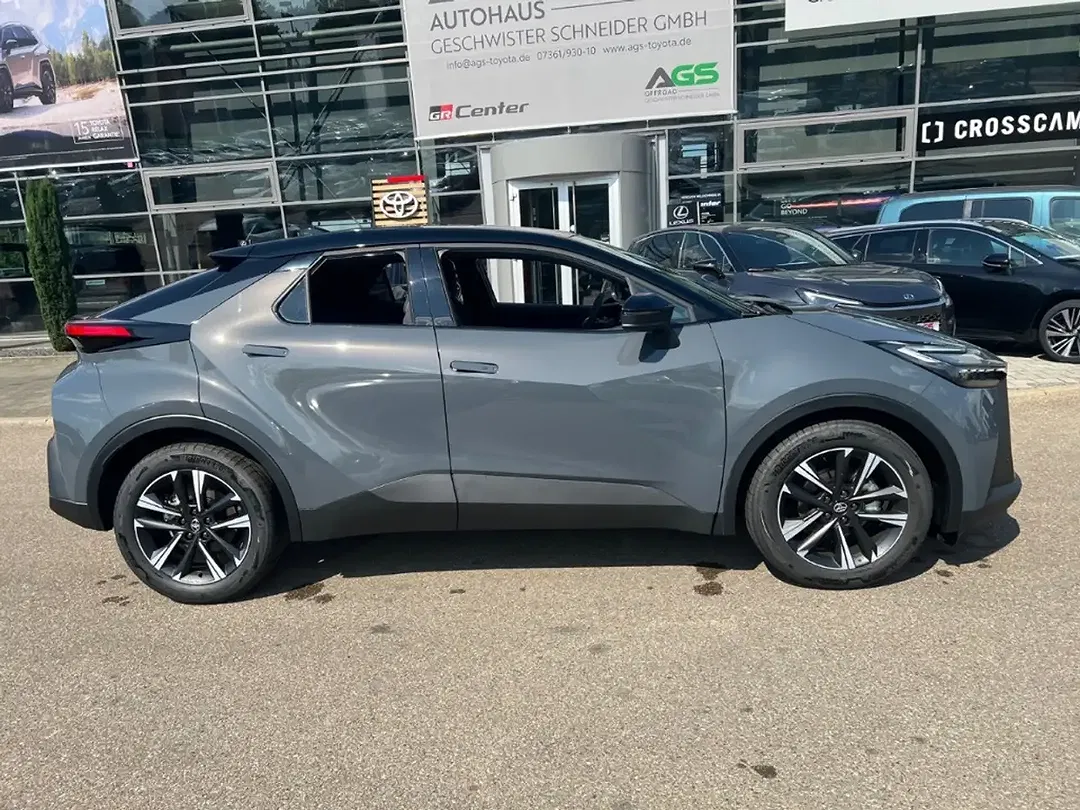 Toyota C-HR Hybrid Teamplayer - Thumbnail 3
