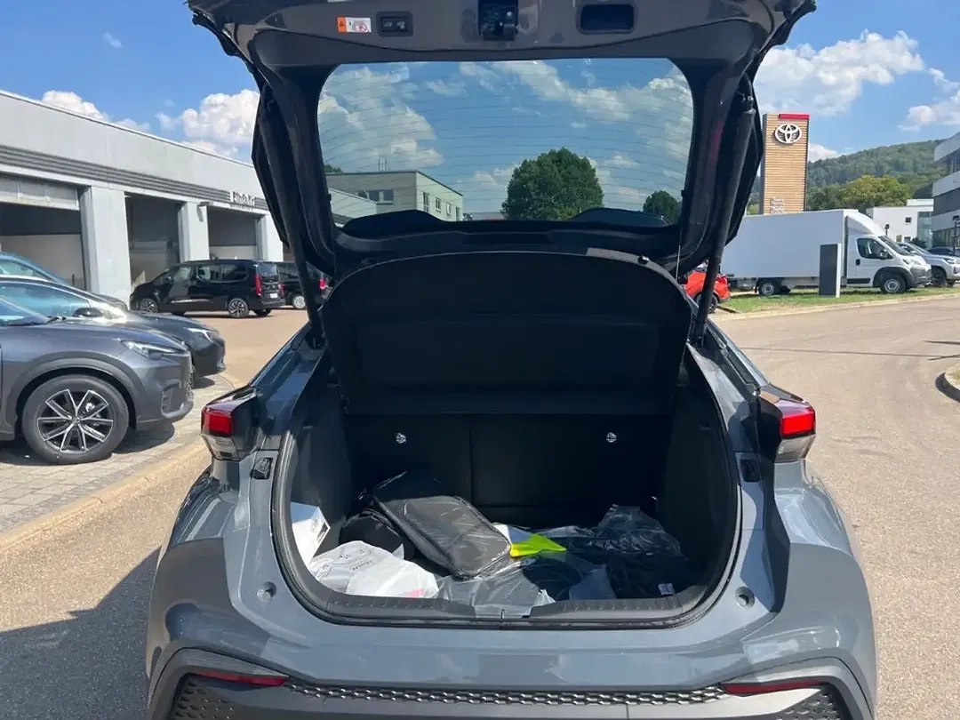 Toyota C-HR Hybrid Teamplayer - Thumbnail 9