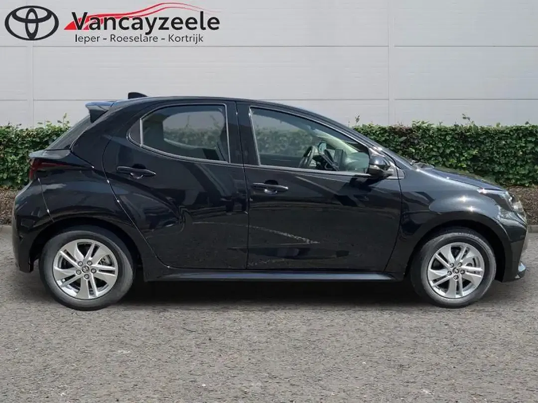 Toyota Yaris - Thumbnail 3