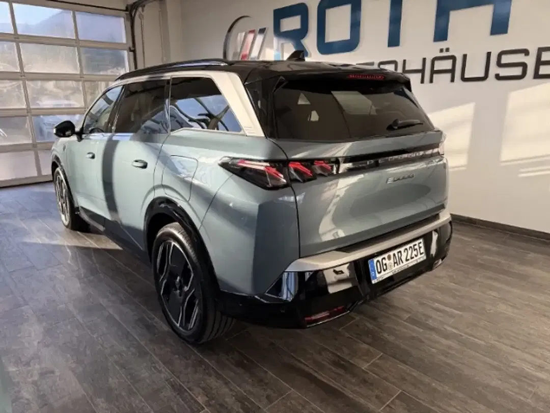 Peugeot 5008 EV GT - Thumbnail 3