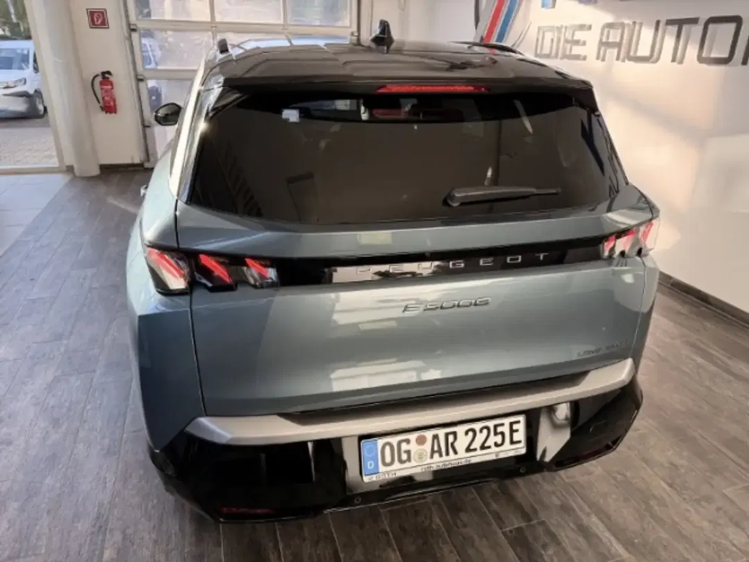Peugeot 5008 EV GT - Thumbnail 4