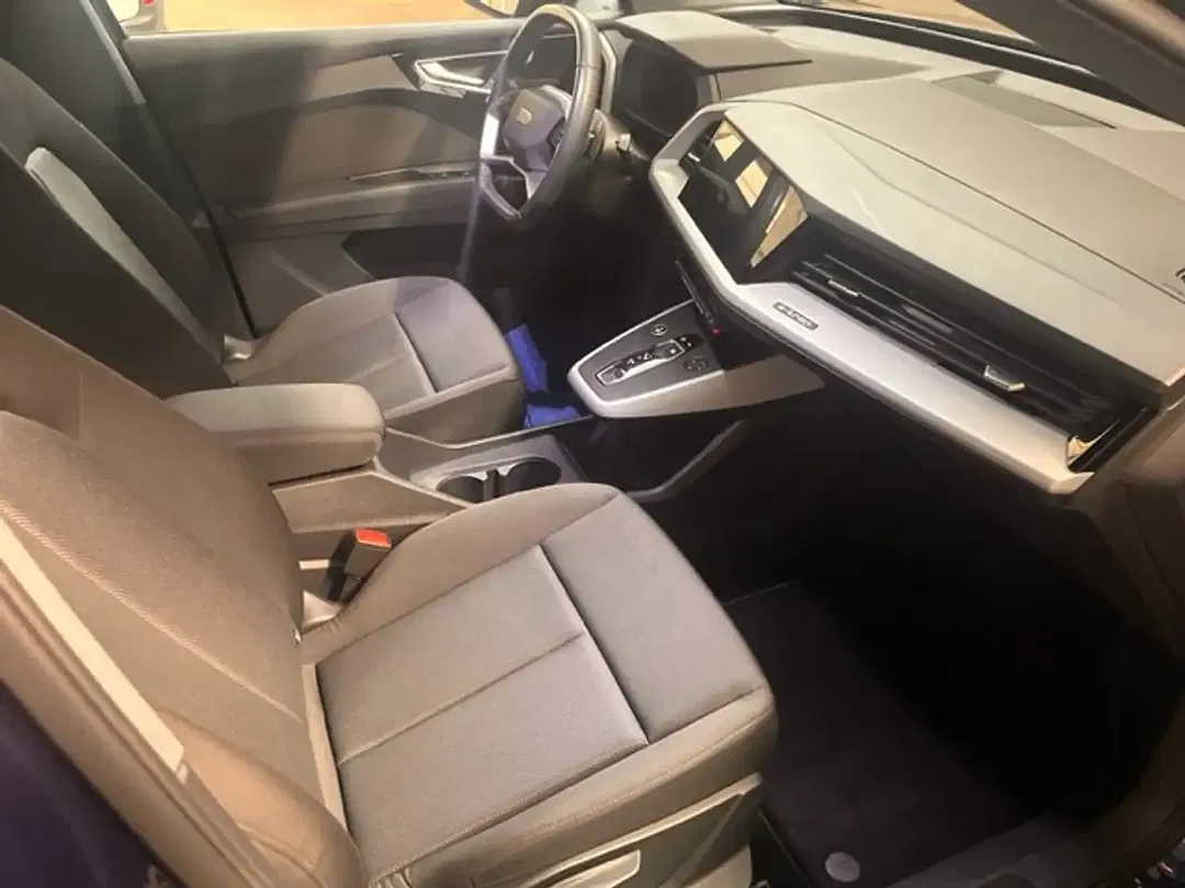 Audi Q4 e-tron 40 - Thumbnail 9