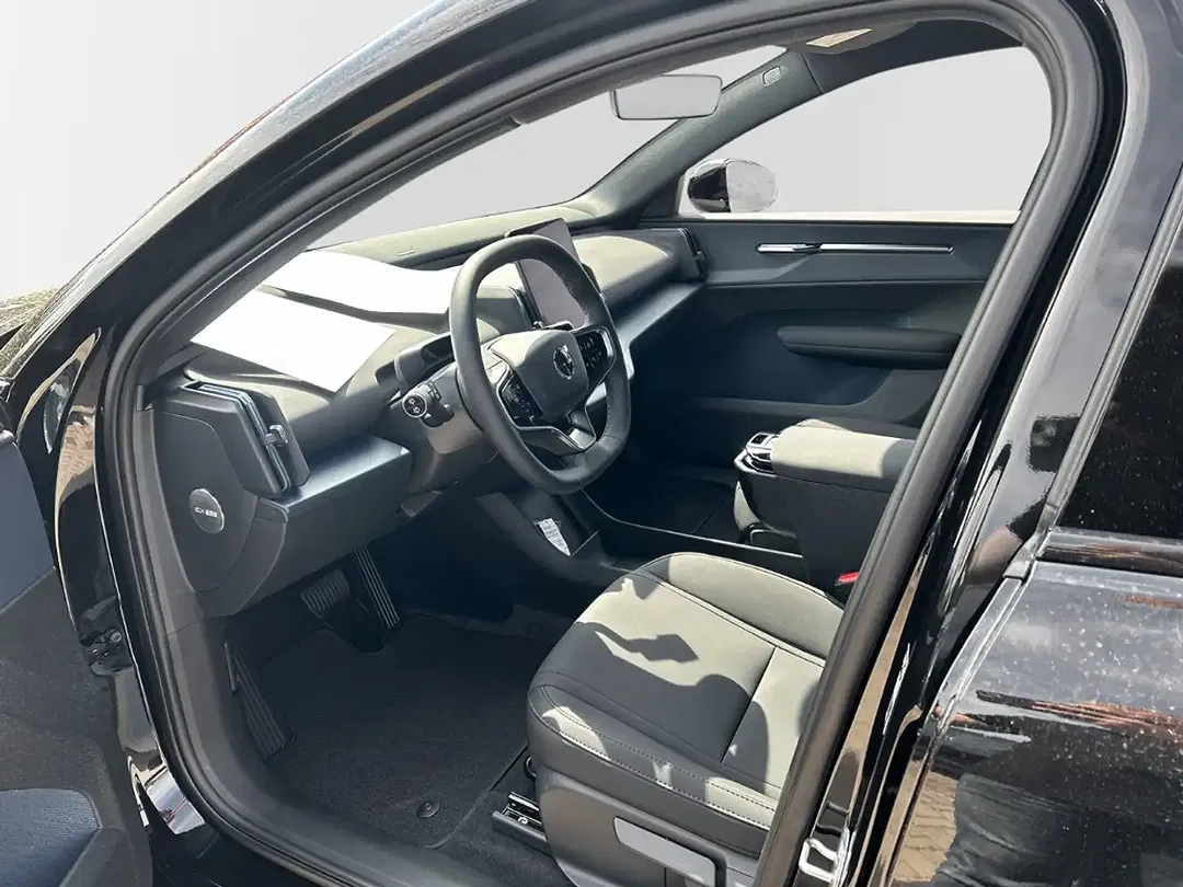 Volvo EX30 Edition Plus - Thumbnail 10