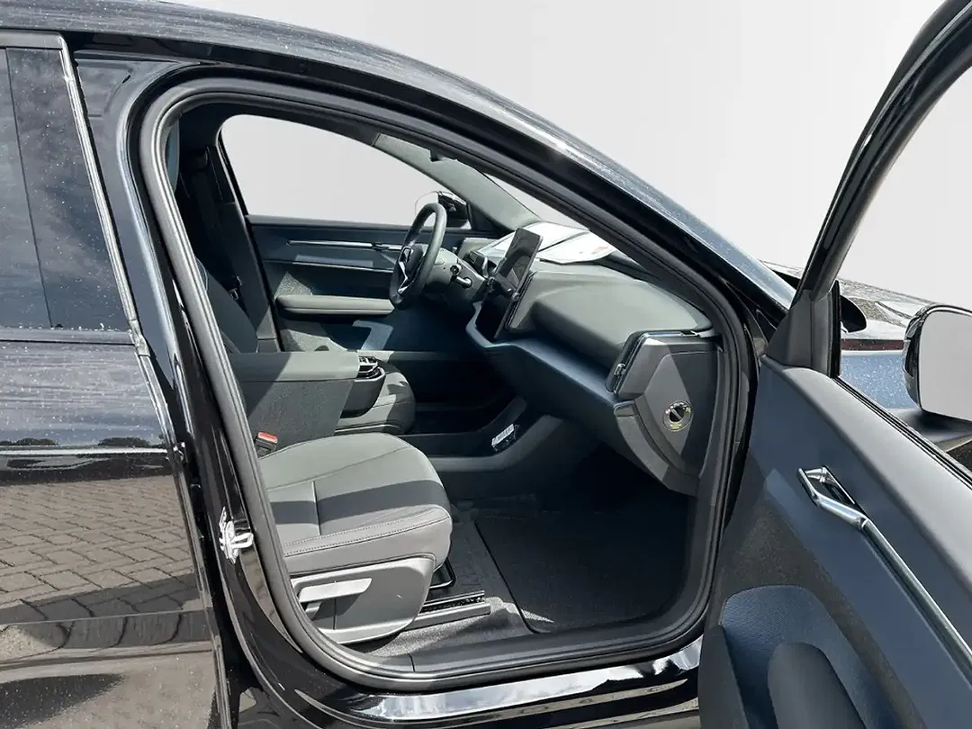 Volvo EX30 Edition Plus - Thumbnail 3