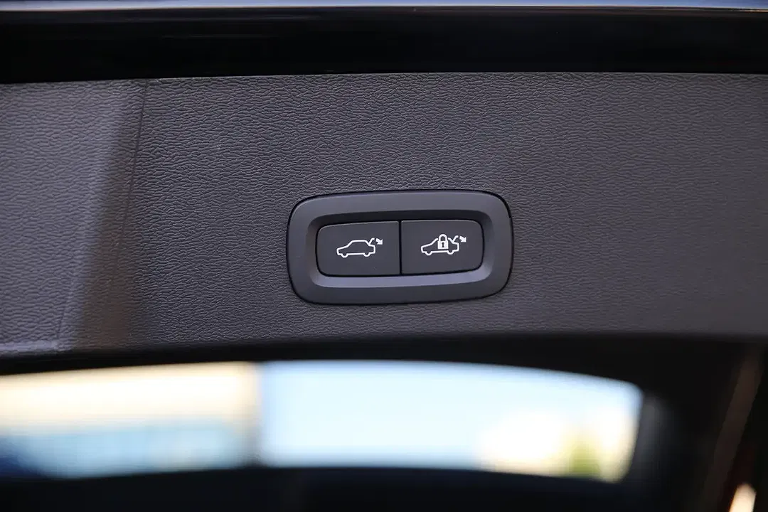 Volvo EX40 Plus Dark - Thumbnail 11