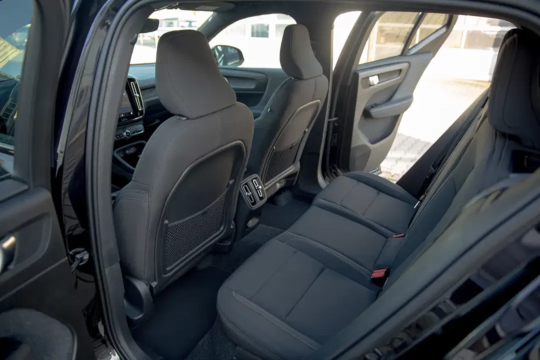 Volvo EX40 Plus Dark - Thumbnail 12