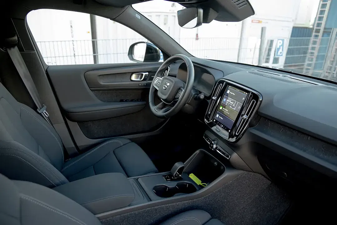 Volvo EX40 Plus Dark - Thumbnail 13