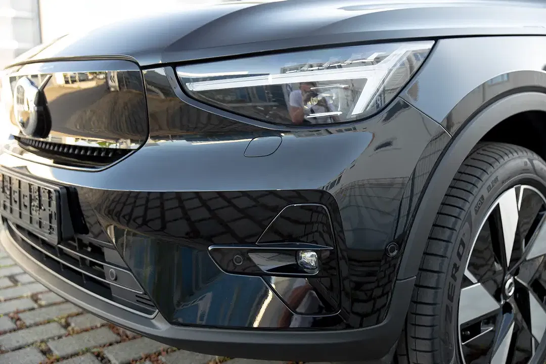 Volvo EX40 Plus Dark - Thumbnail 8