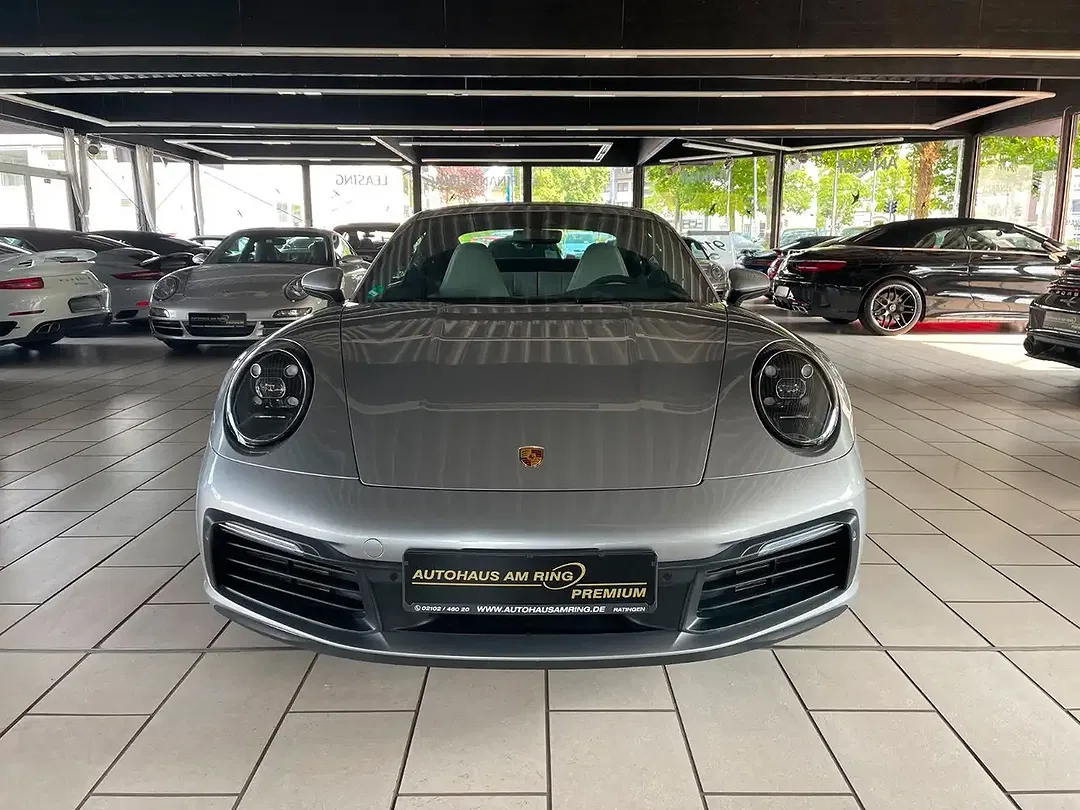 Porsche 992 Carrera Coupe - Thumbnail 3