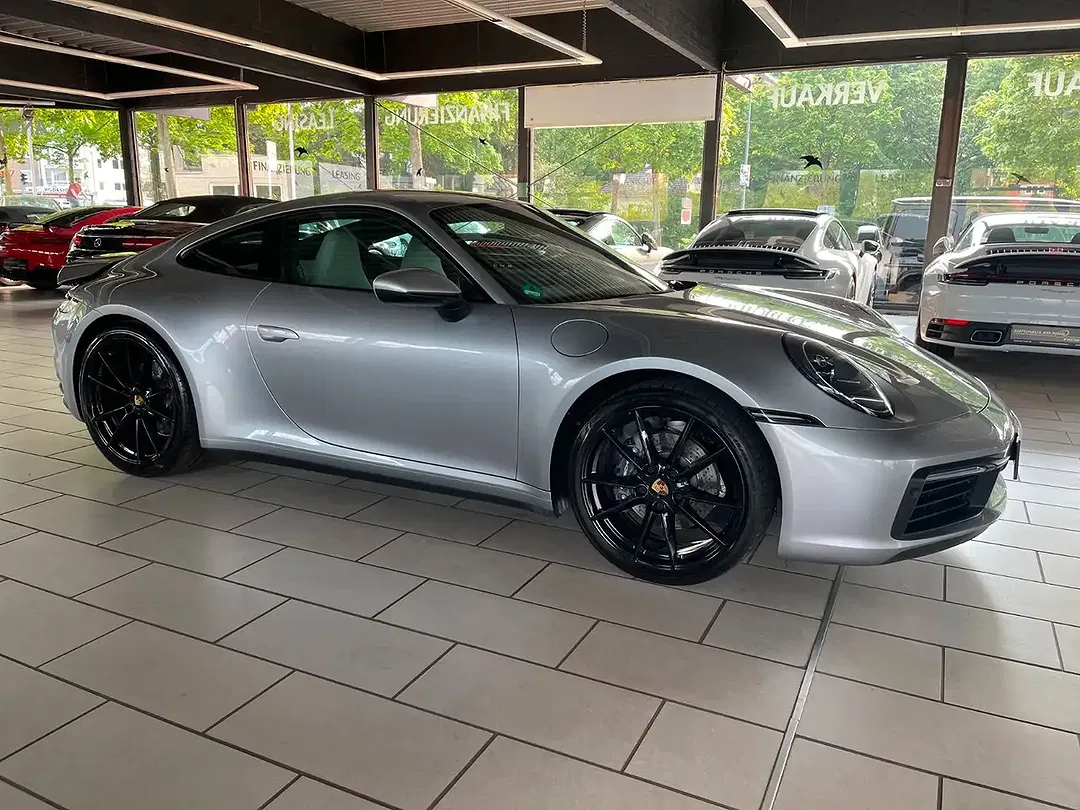Porsche 992 Carrera Coupe - Thumbnail 4