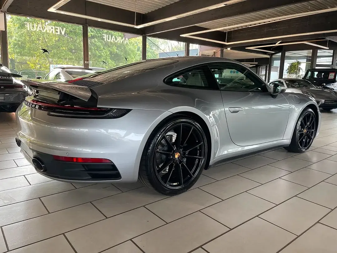 Porsche 992 Carrera Coupe - Thumbnail 8