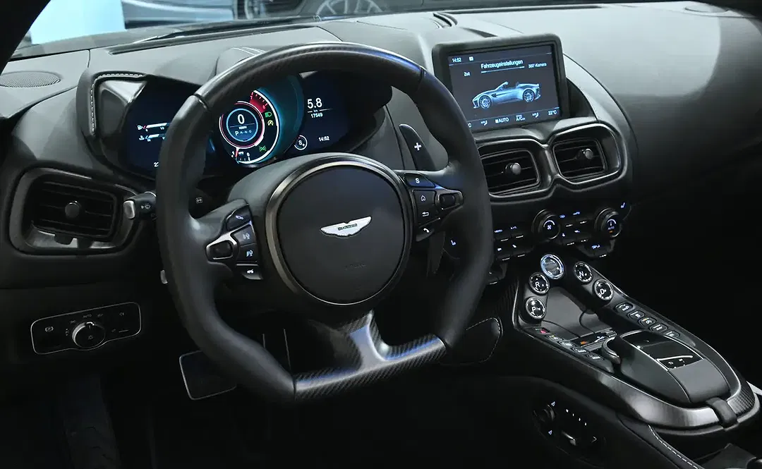 Aston Martin Vantage V8 Roadster - Thumbnail 5