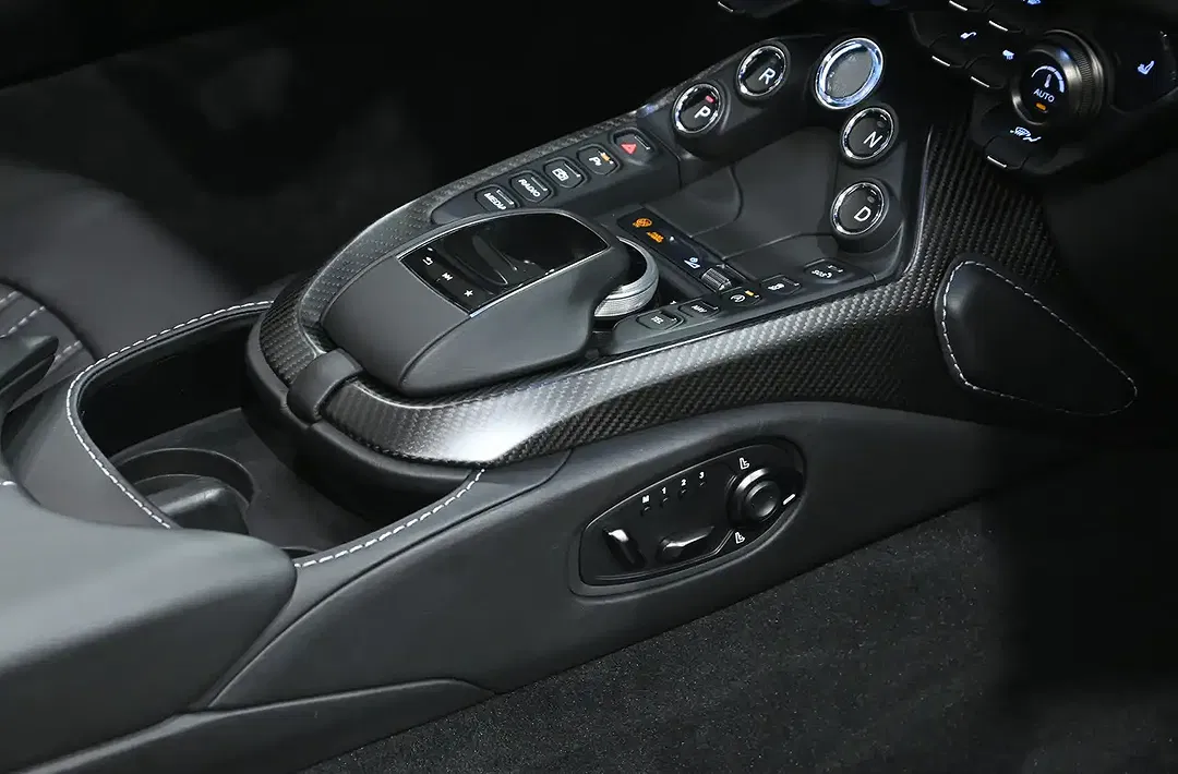 Aston Martin Vantage V8 Roadster - Thumbnail 7