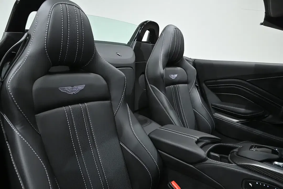 Aston Martin Vantage V8 Roadster - Thumbnail 9