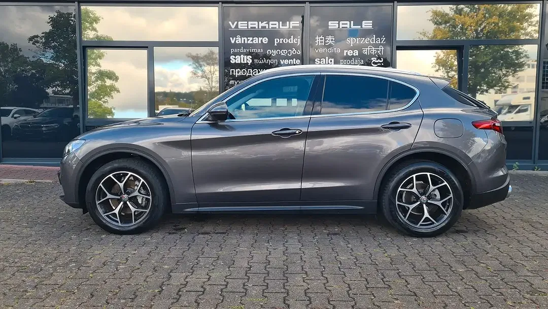 Alfa Romeo Stelvio Q4 Business - Thumbnail 4