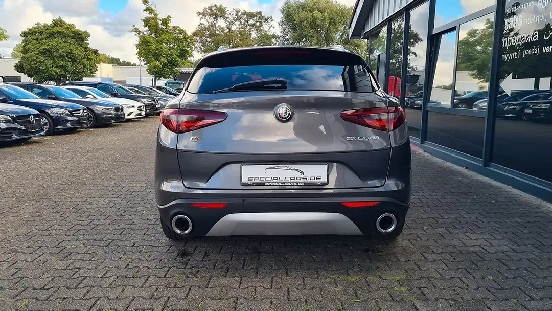 Alfa Romeo Stelvio Q4 Business - Thumbnail 6