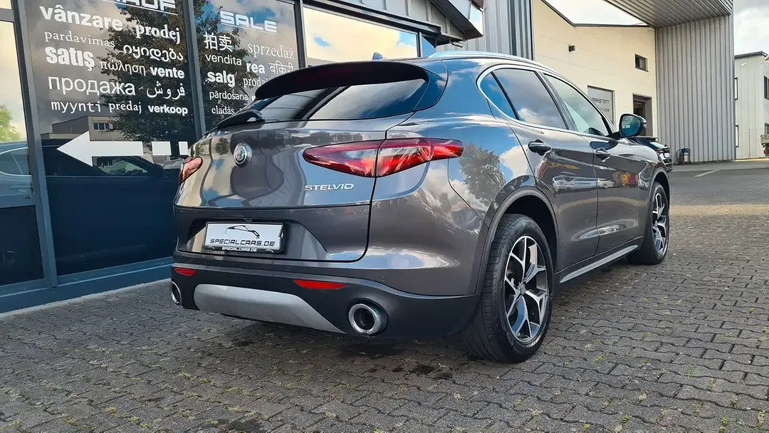 Alfa Romeo Stelvio Q4 Business - Thumbnail 7