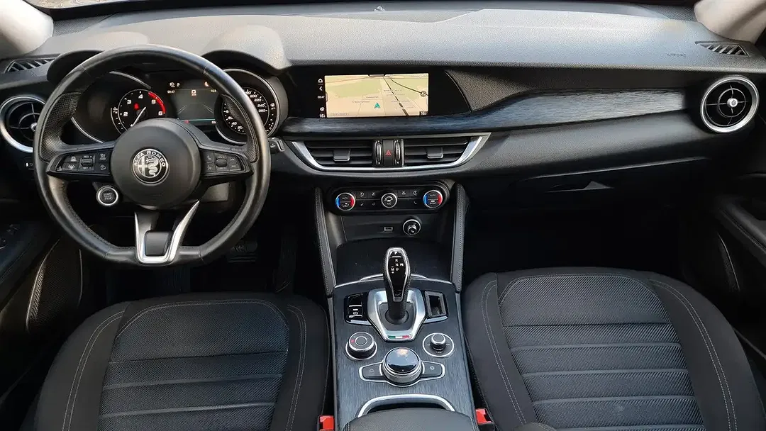 Alfa Romeo Stelvio Q4 Business - Thumbnail 9