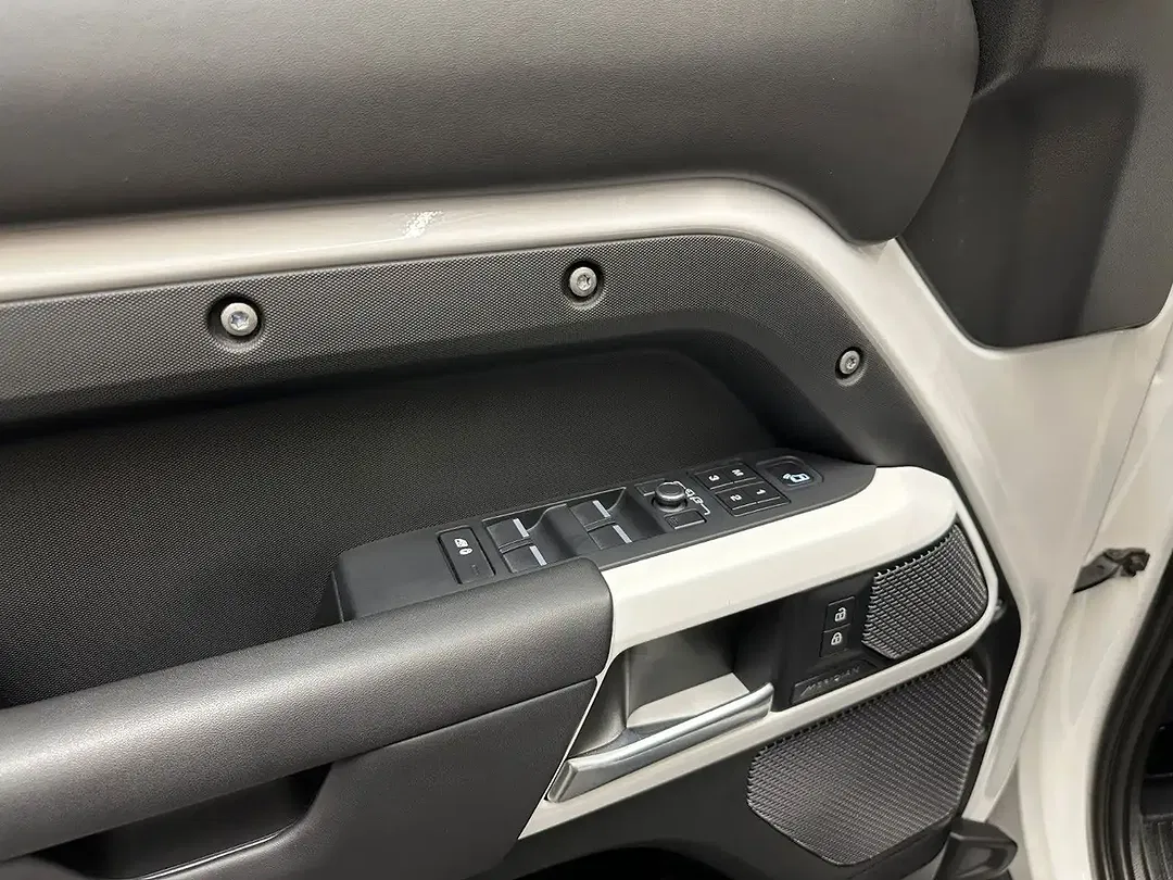 Land Rover Defender P400e Hybrid 110 S - Thumbnail 14