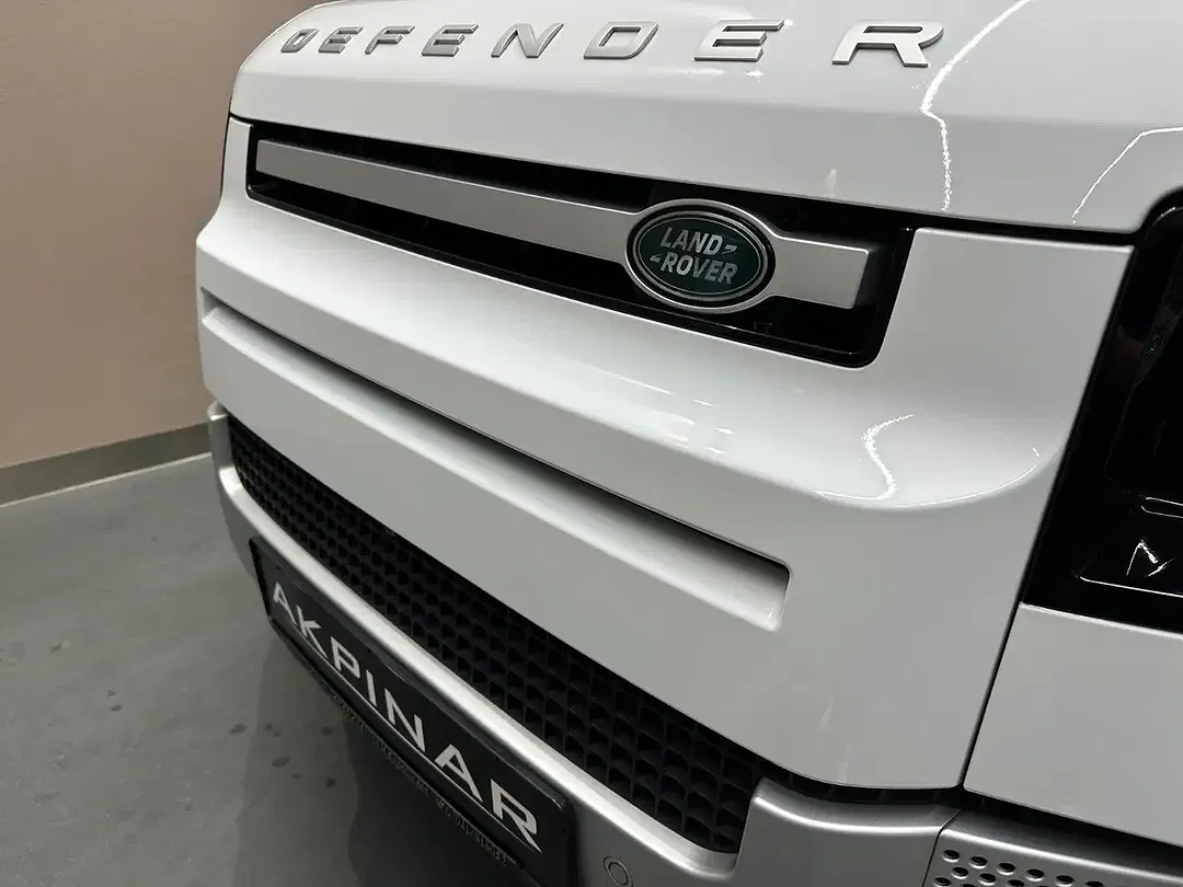 Land Rover Defender P400e Hybrid 110 S - Thumbnail 3